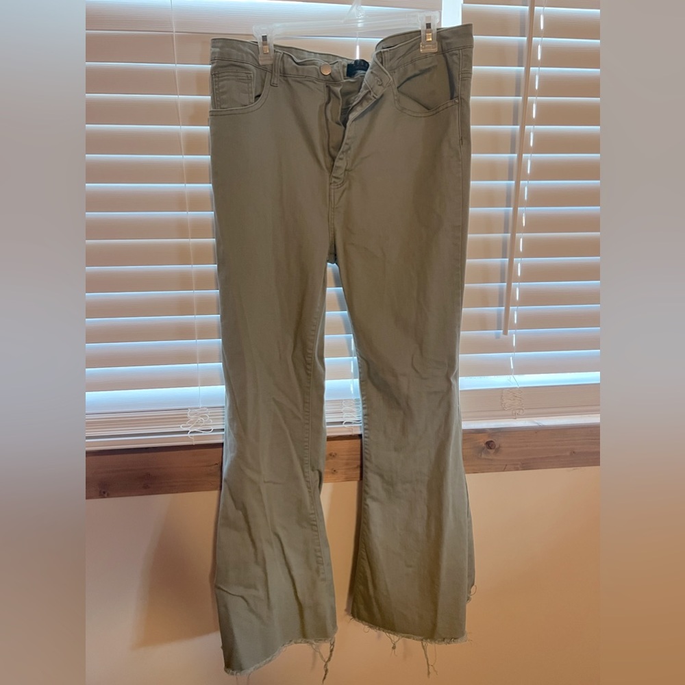 Risen raw hem flare jeans